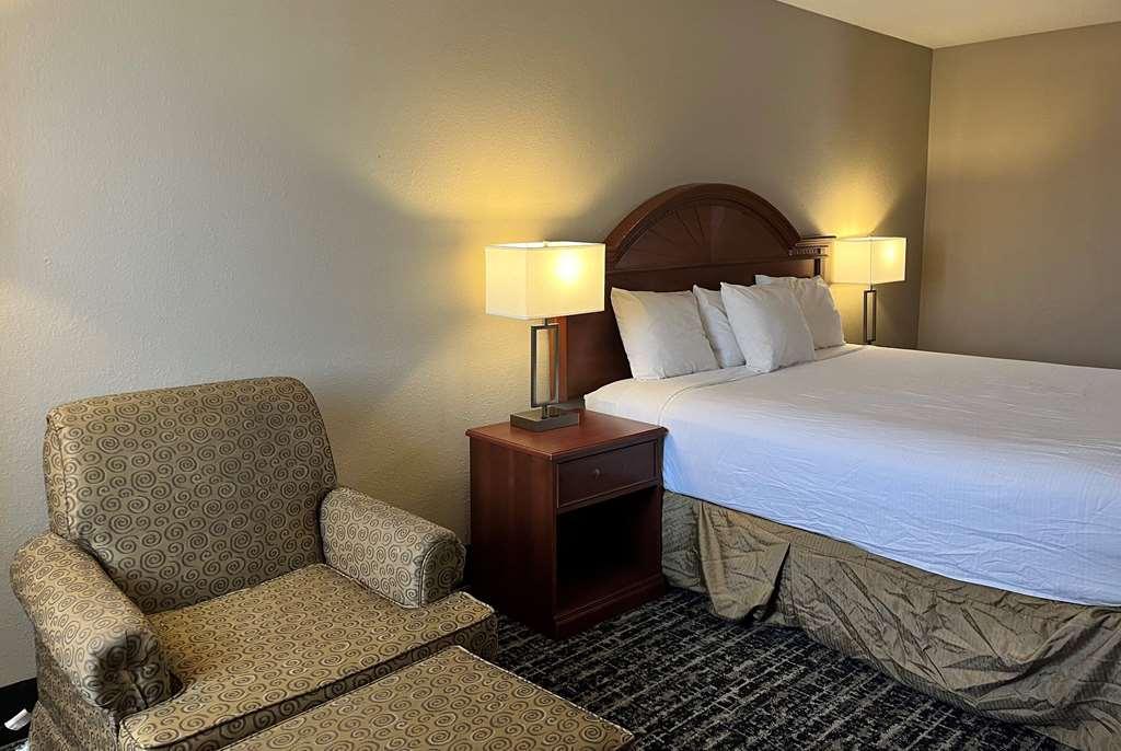 Baymont By Wyndham Indianapolis South Hotel Стая снимка